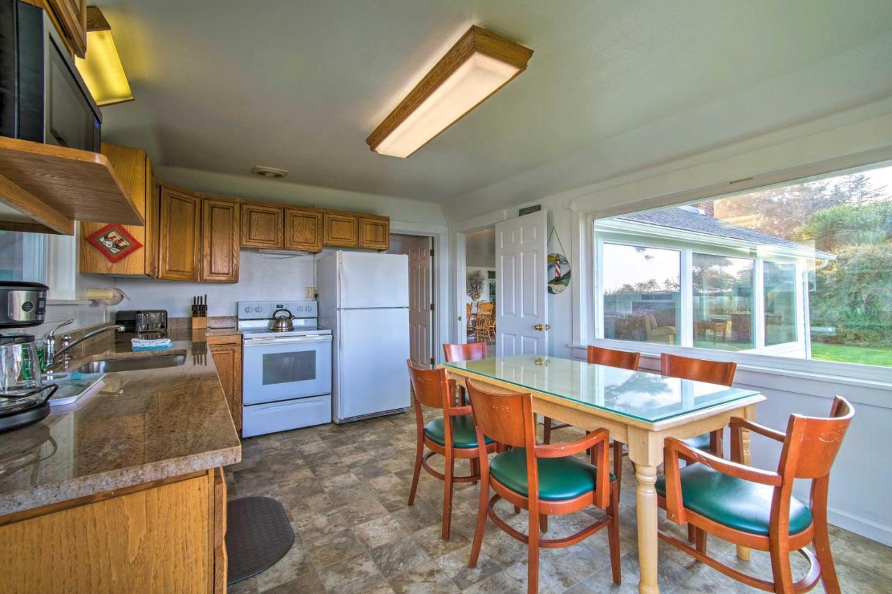 Cliffside Lighthouse Beach Home With Ocean View Coos Bay Bagian luar foto