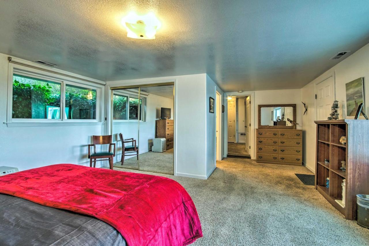 Cliffside Lighthouse Beach Home With Ocean View Coos Bay Bagian luar foto
