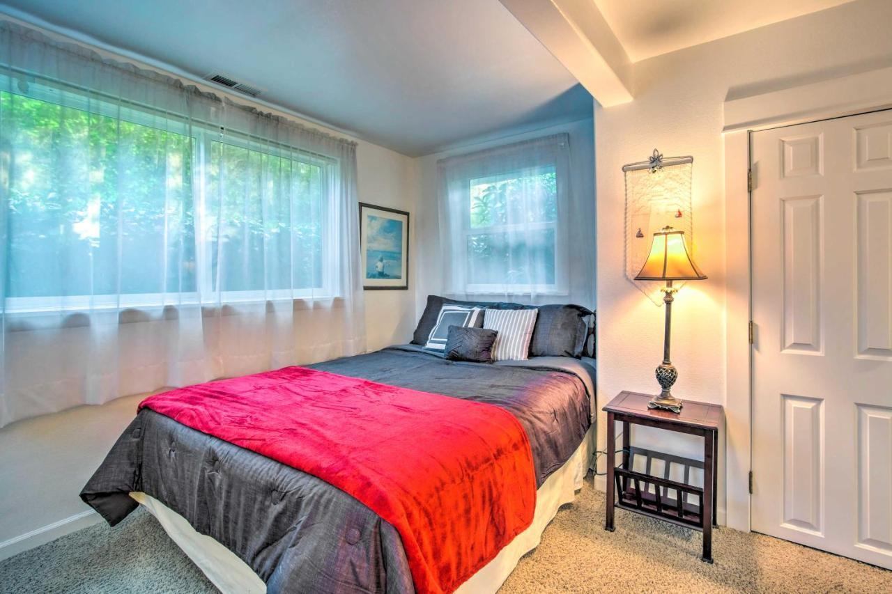 Cliffside Lighthouse Beach Home With Ocean View Coos Bay Bagian luar foto