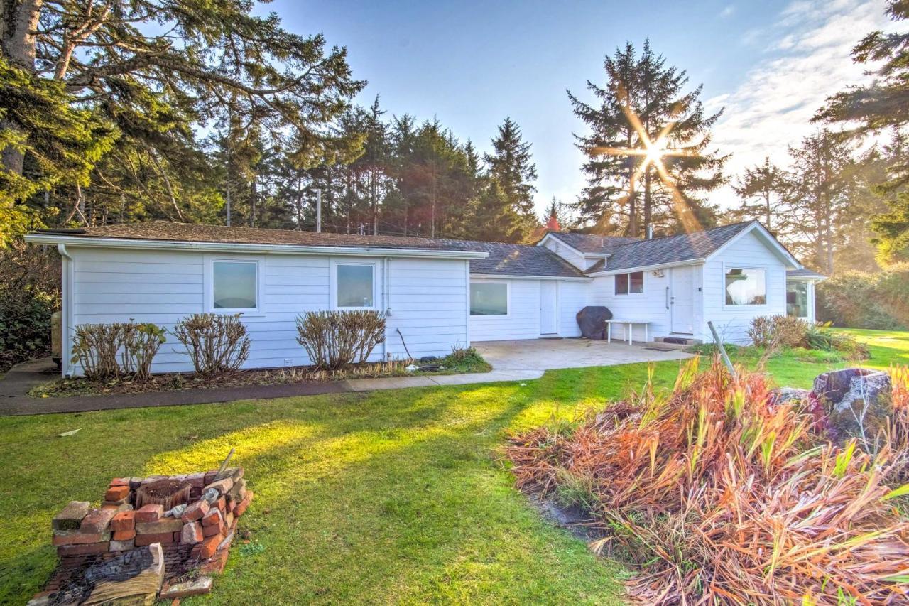 Cliffside Lighthouse Beach Home With Ocean View Coos Bay Bagian luar foto